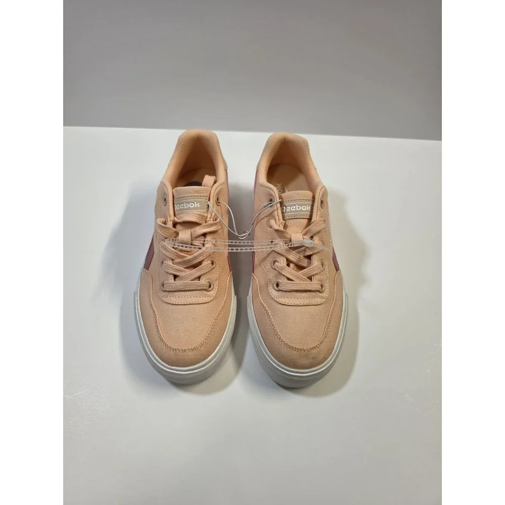Reebok Women's Size 7 Peach Pink Low Top Casual Sneakers Shoes New Without Box